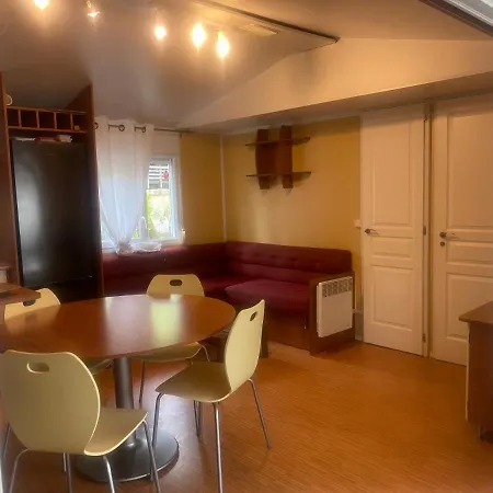캠프장 Mobil Aluna Vacances Camping Yelloh Village *